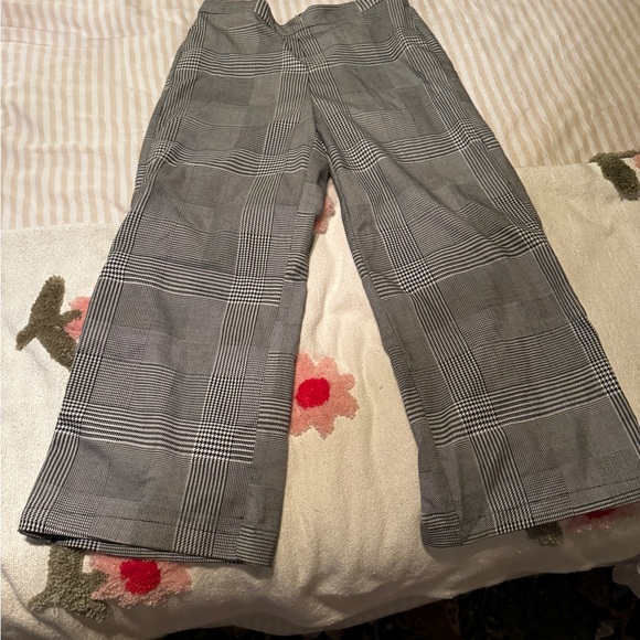 Who What Wear Stylish Gray Plaid cropped pants - Picture 2 of 8